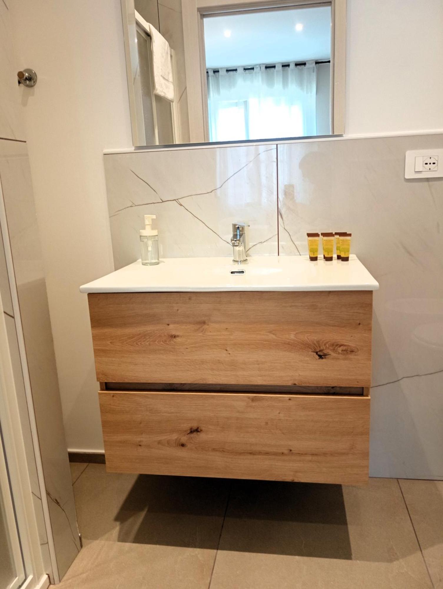 Mile Rooms Bari Exteriör bild