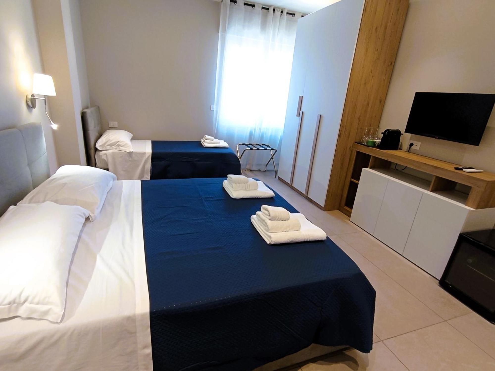Mile Rooms Bari Exteriör bild