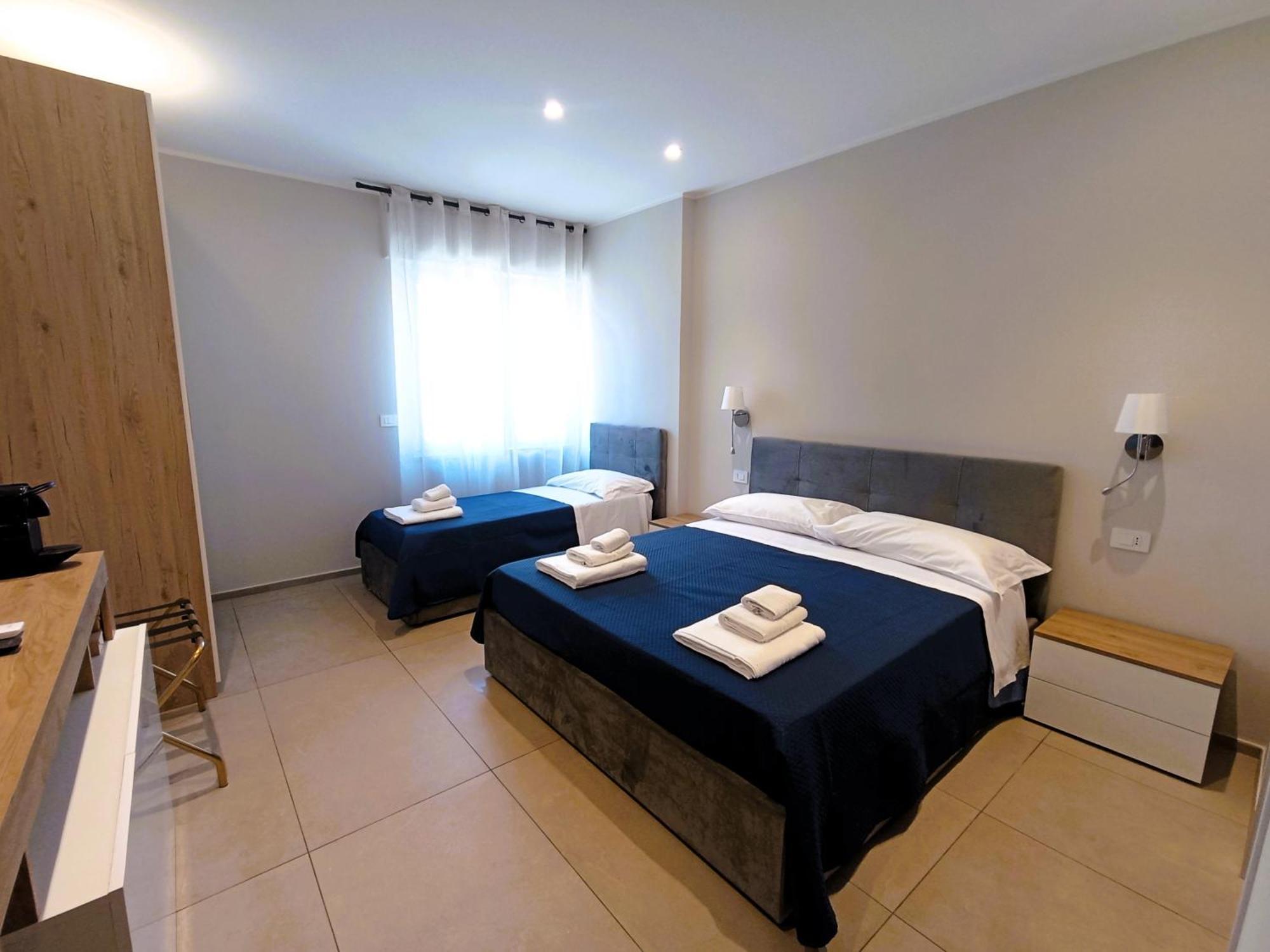 Mile Rooms Bari Exteriör bild